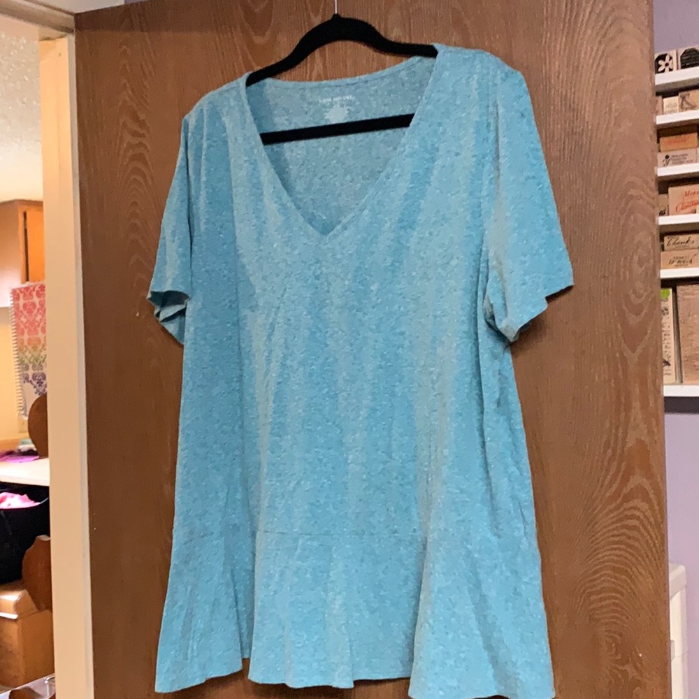 Cute top with slight peplum